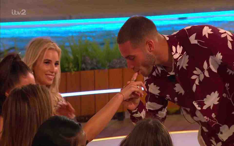 Love Island fans now "understand" Tanyel's decision about recoupling with Ron after a steamy dare