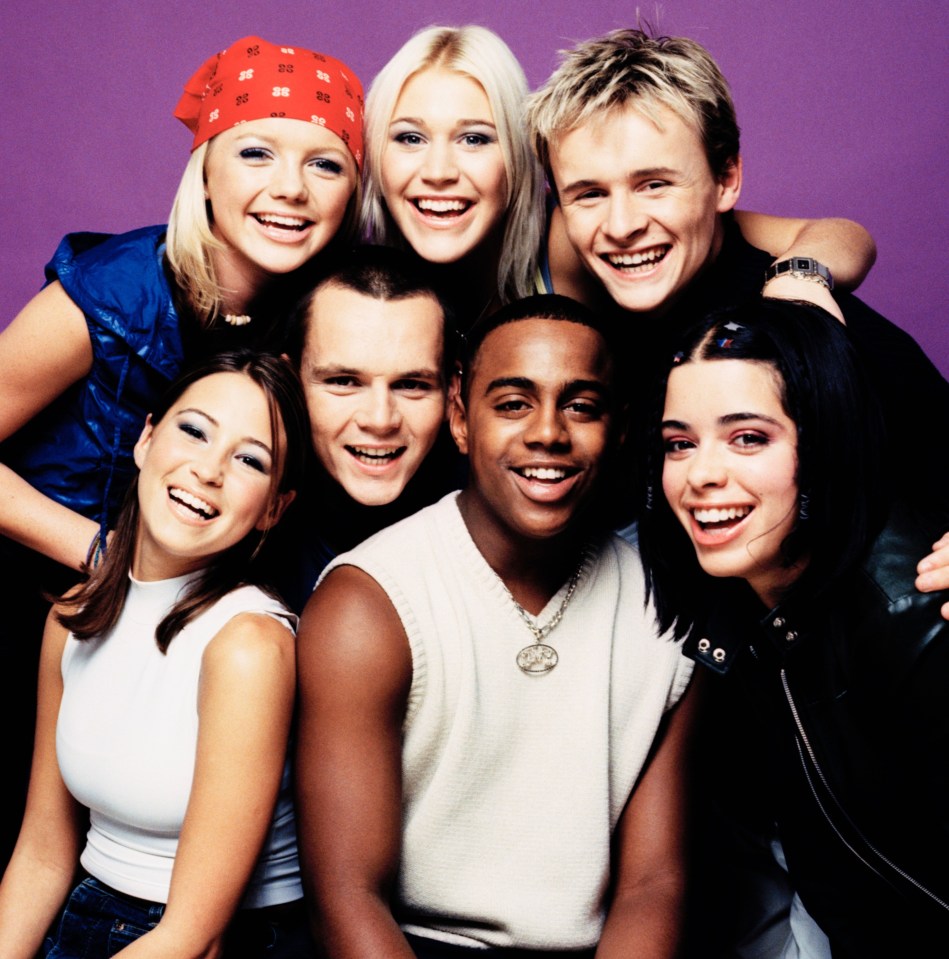 S Club 7's Hannah, Jo, Jon (top) and Rachel, Paul, Bradley and Tina (bottom)