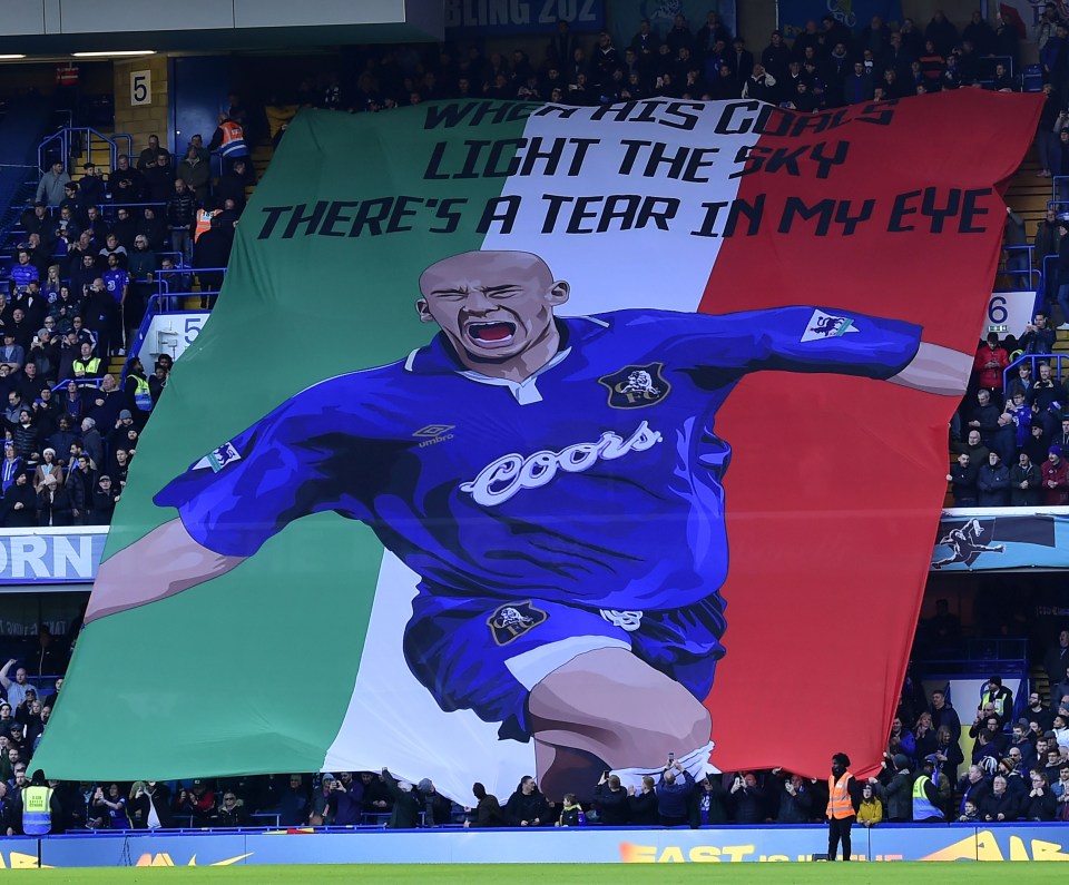 Chelsea paid an emotional tribute to club legend Gianluca Vialli