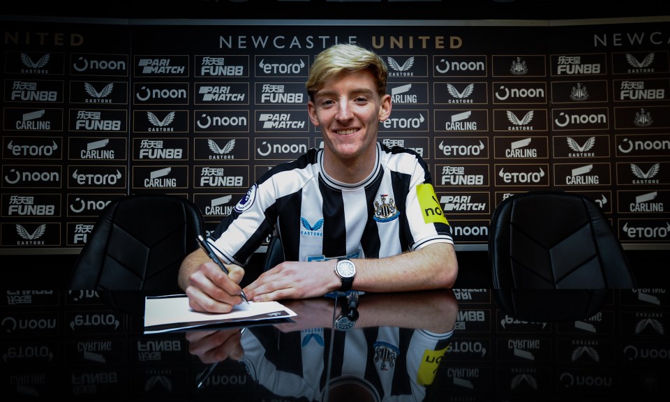 Anthony Gordon’s  transfer to Newcastle is complete