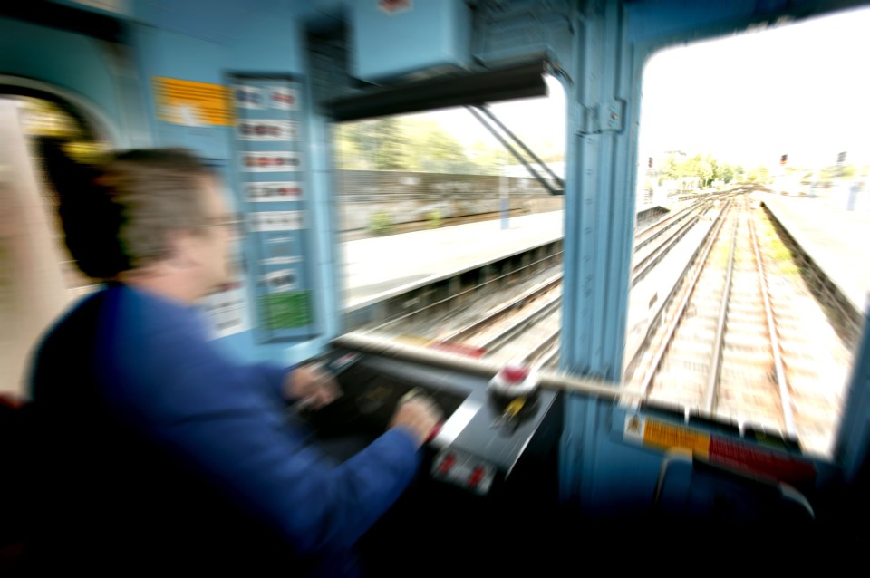 Train drivers set to be given £2,000 pay rise in a bid to end ongoing strikes