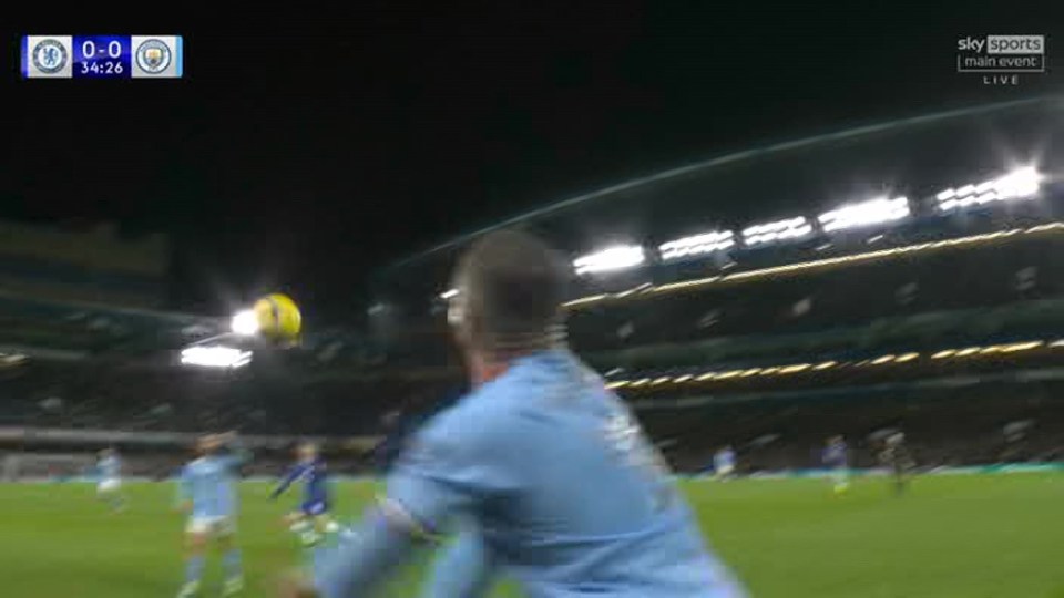 Kyle Walker launched a throw-in towards Bernardo Silva