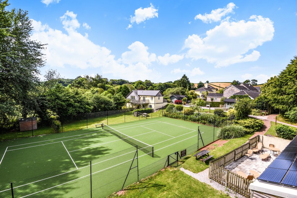 The tennis court at Compton Pool Farm