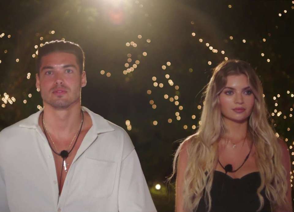 Ellie and Spencer were seen striding in the Love Island villa tonight