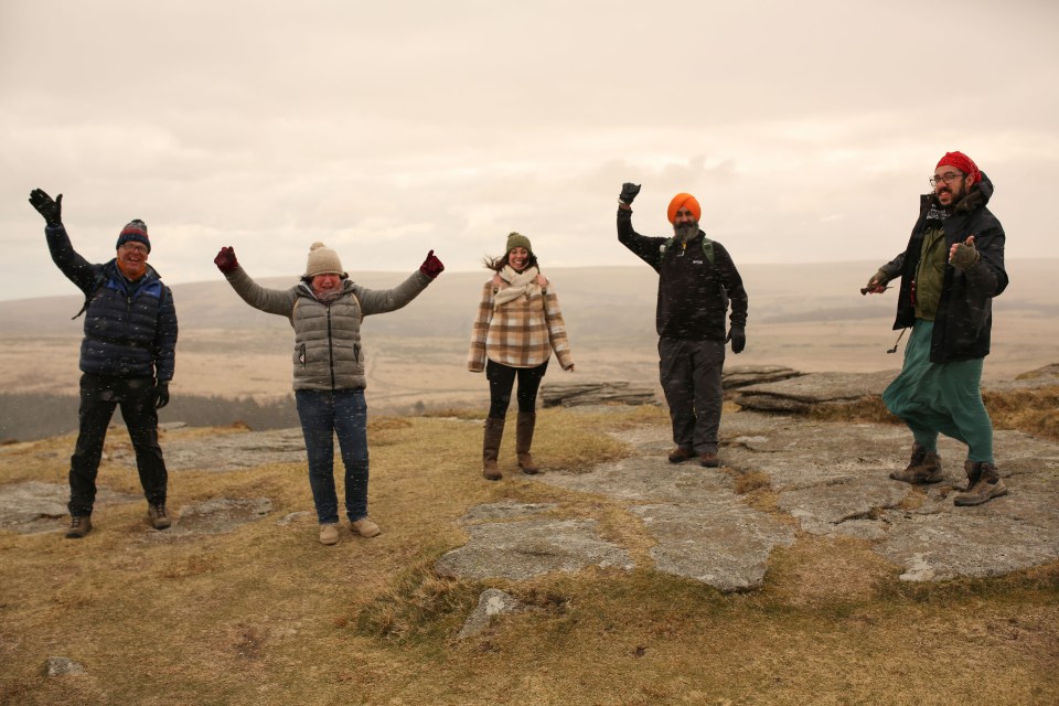 Take A Hike follows a group of five hikers each week and at the end of the week the winner is revealed