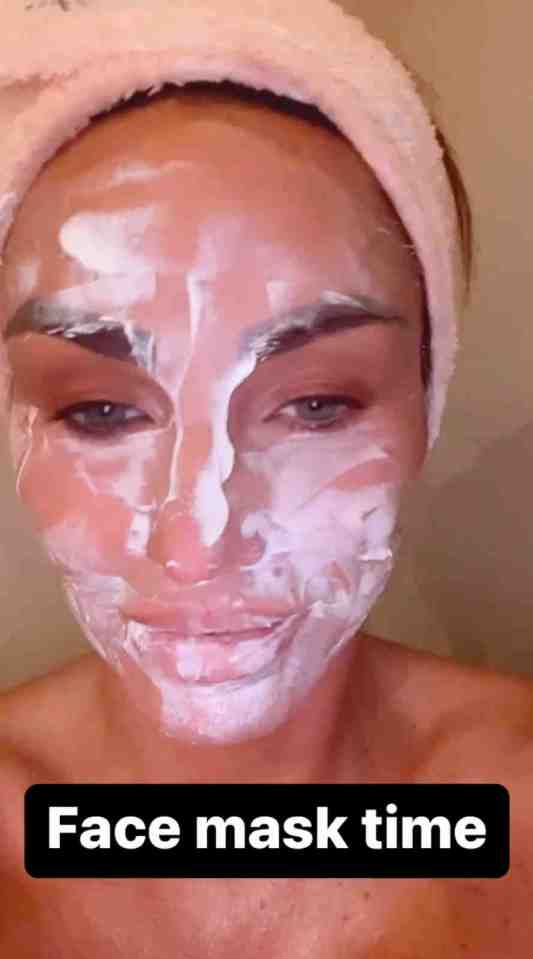 Katie looked almost unrecognisable as she showed off her skincare routune to her fans