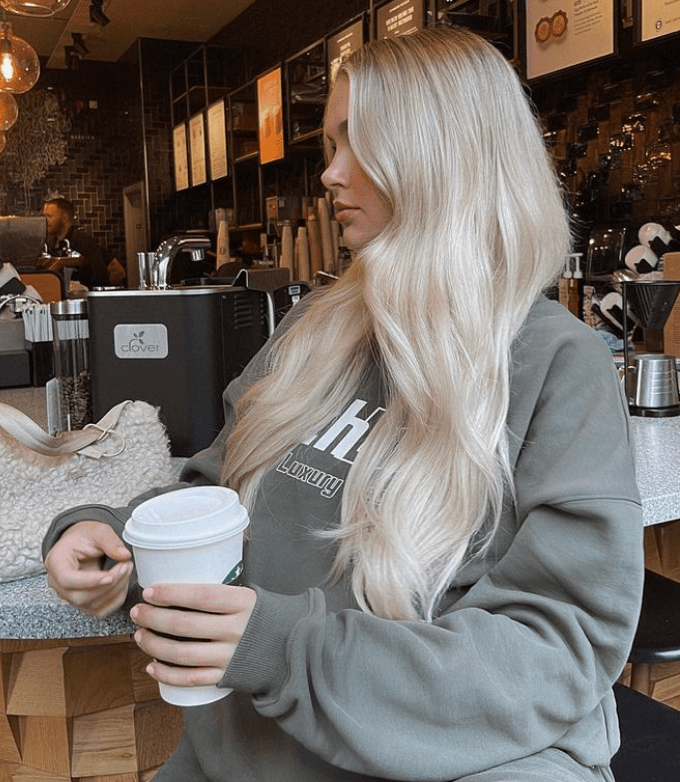 The Influencer's fans pointed out she shouldn't bleach her hair when pregnant