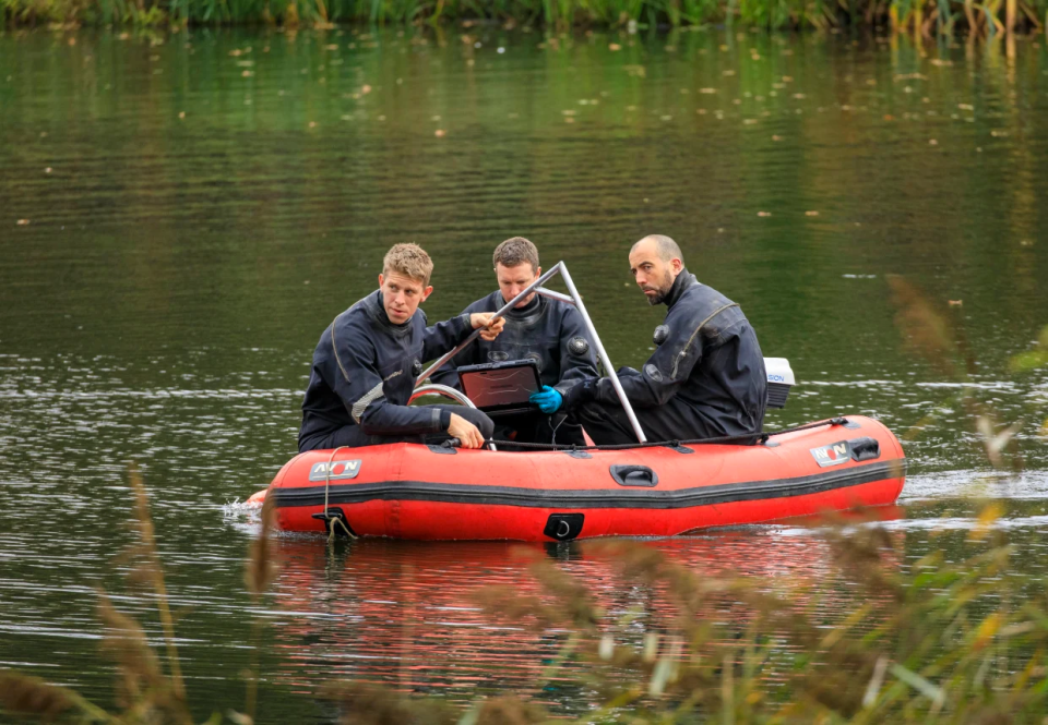 Cops search for Robert Duff in North London in 2020