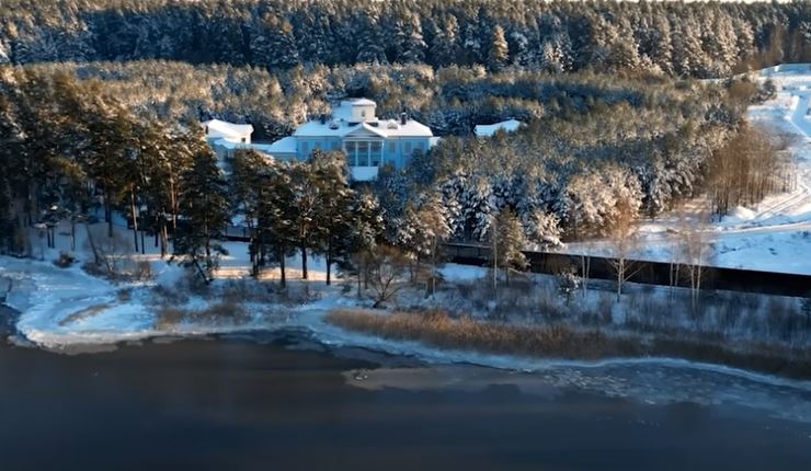 One of Ivanov's homes by the Volga river