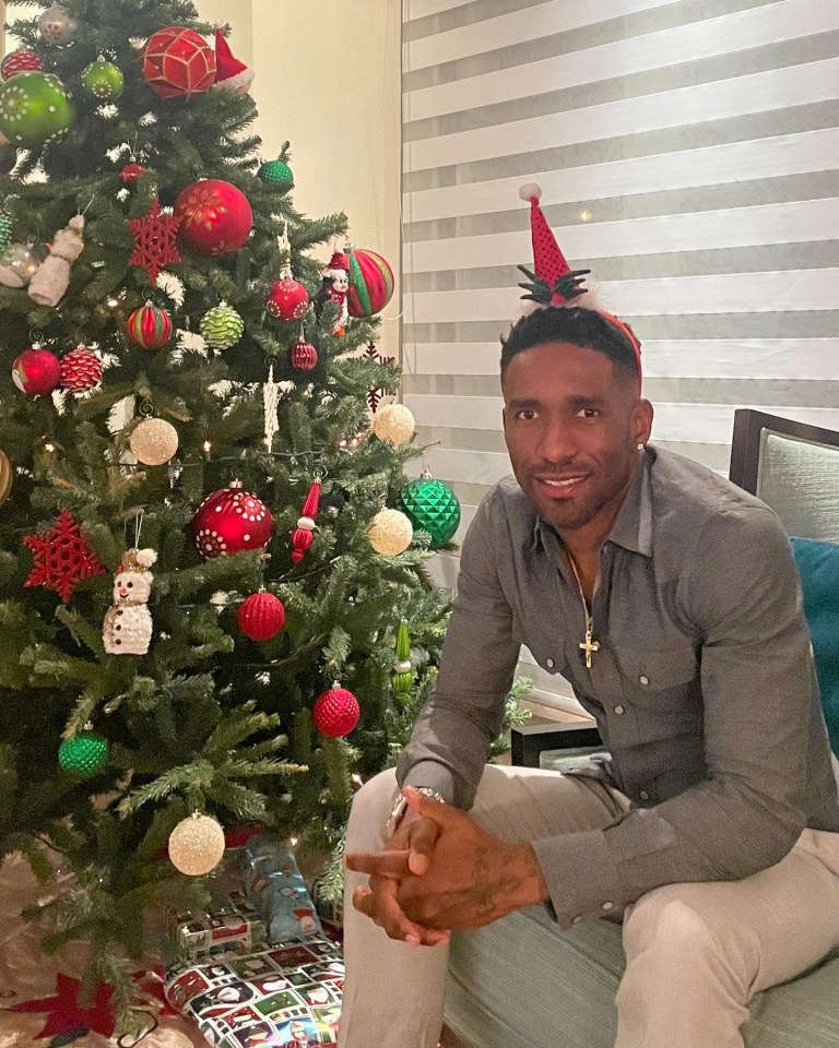 Defoe and Donna both spent Christmas apart - which should have been their first together as a married couple