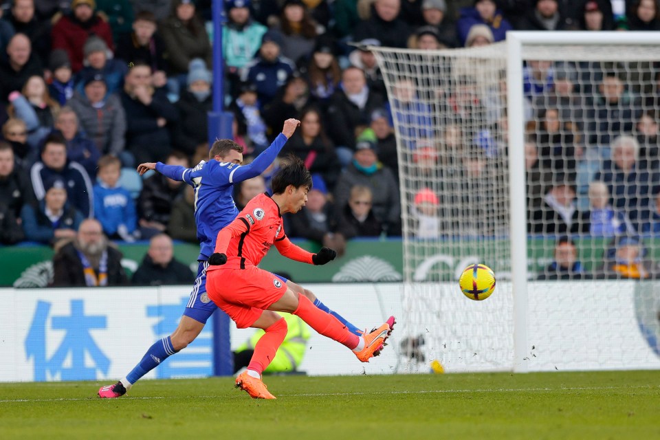 Kaoru Mitoma scored a brilliant curling effort from outside the box