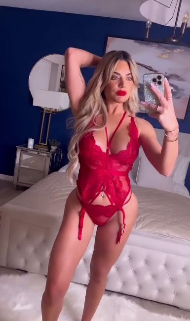 Megan Barton Hanson showed off her amazing figure in sexy lingerie