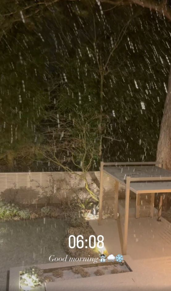 Molly-Mae showed off the stunning wintry display in her garden