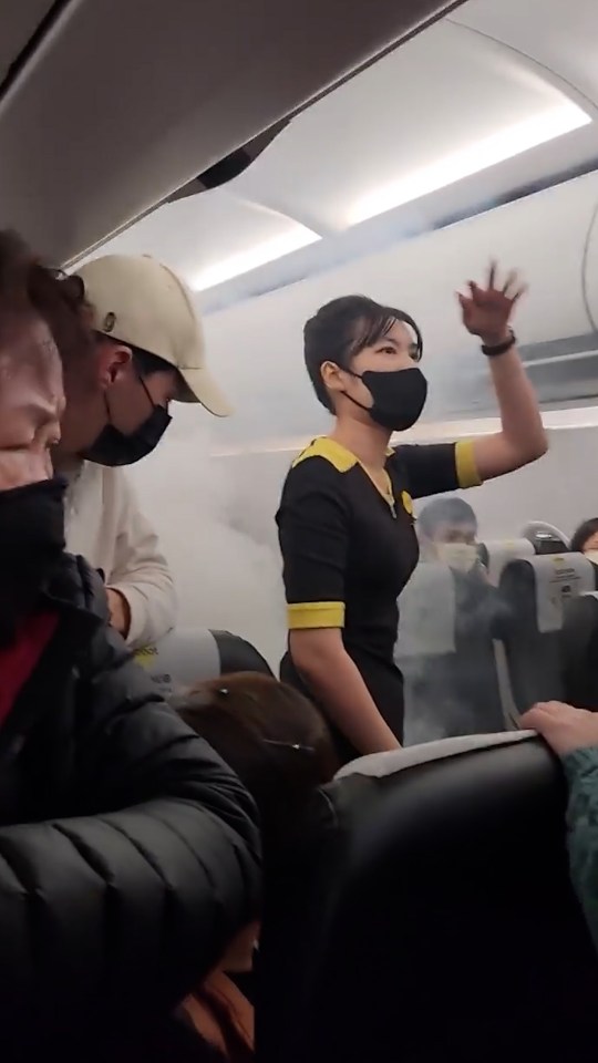 The video shows the brave flight attendants dealing with the situation remarkably calmly