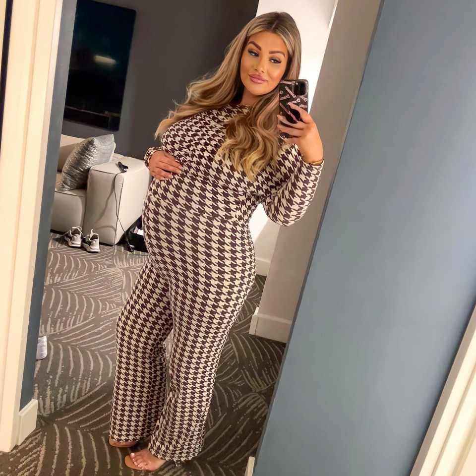 Pregnant Shaughna Phillips looked glowing as she showed off her growing bump