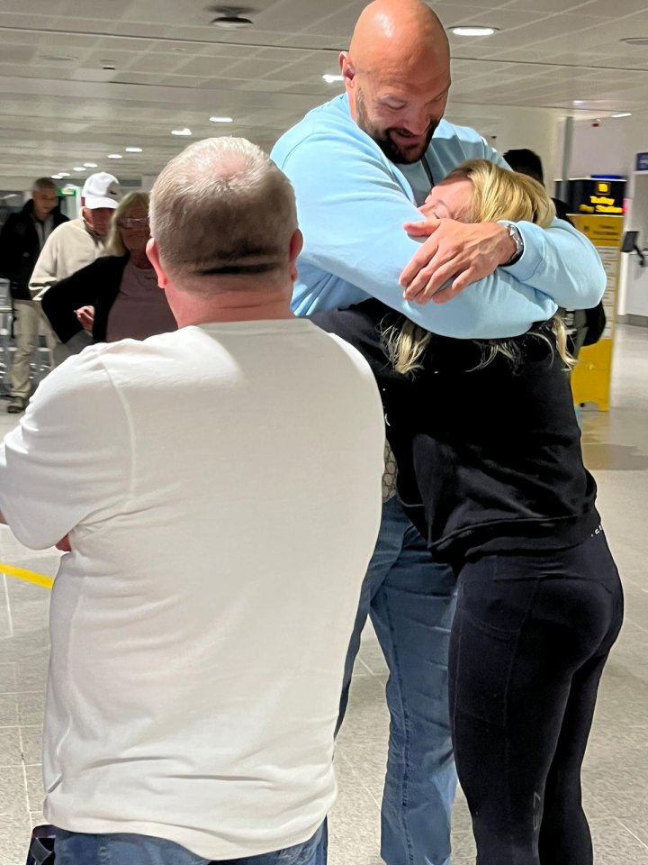 Tyson Fury hugging wife Paris in the airport