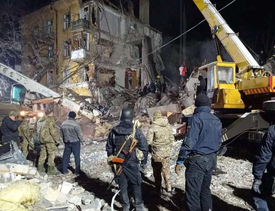 Rescue workers at the site of the strike in Kramatorsk, Donetsk Region