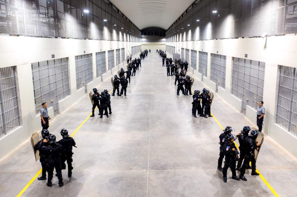 40,000 inmates will be guarded by 850 cops and soldiers