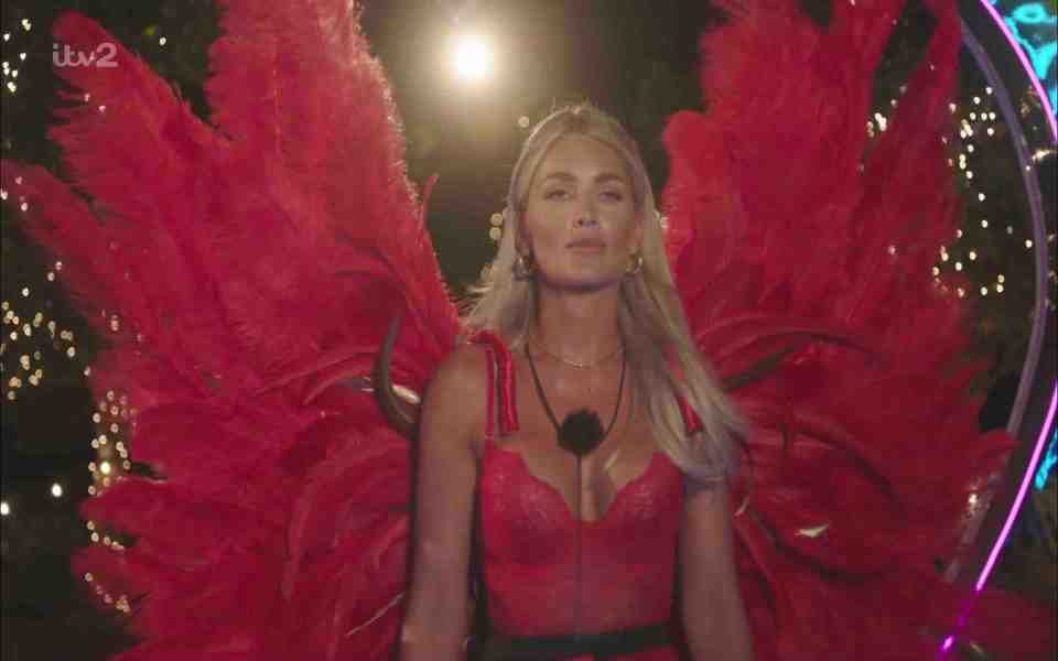 The bombshell turned up in a sexy red angel costume