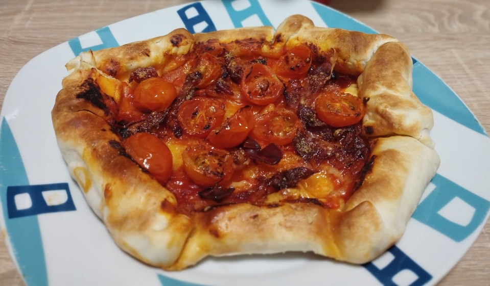 She rolled her cheese inside the crust first and then added her toppings, before cooking it on the grill setting for 10 minutes