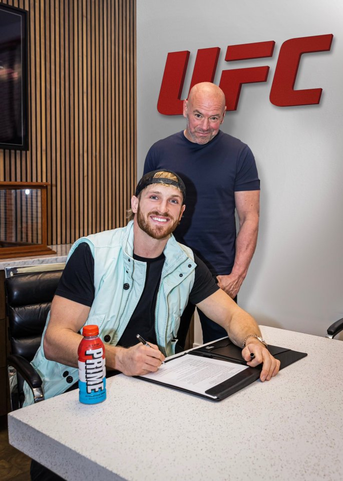 Logan Paul pictured with UFC boss Dana White