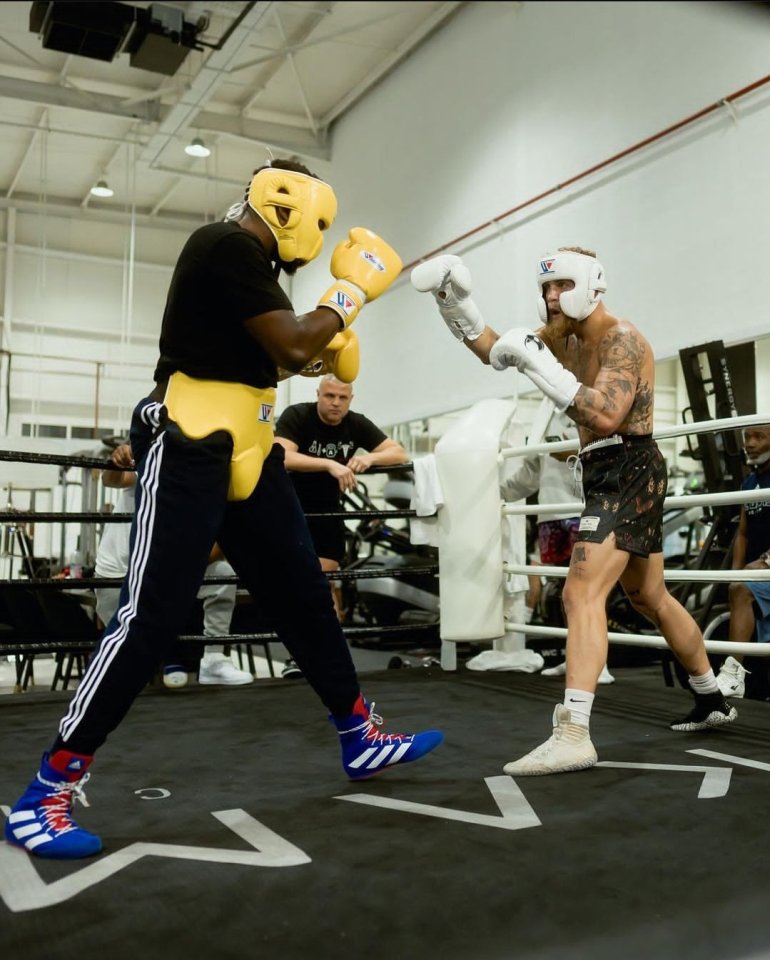 Kalvin Henderson sparring with Jake Paul