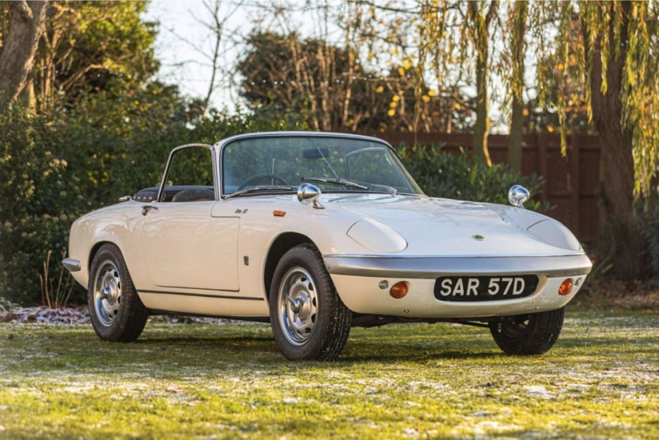 And the Lotus Elan S3 SE's top speed is 190 Km/h / 118 mph