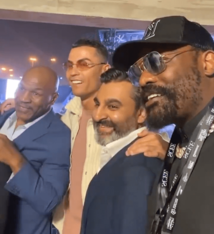 The footie legend posed for a snap with Mike Tyson and Derek Chisora