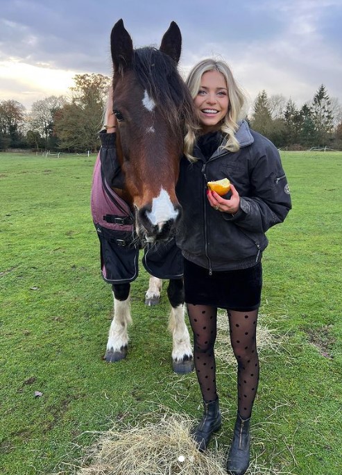 Alex is now combining her passions of presenting and horses with Raceday TV