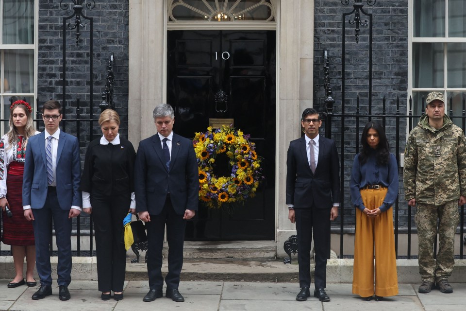 Rishi Sunak and wife Akshata lead a national minute’s silence for Ukraine outside No10