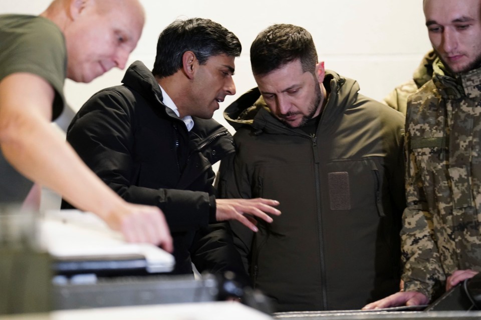 Prime Minister Rishi Sunak and Ukrainian President Volodymyr Zelenskyy view a tank simulator