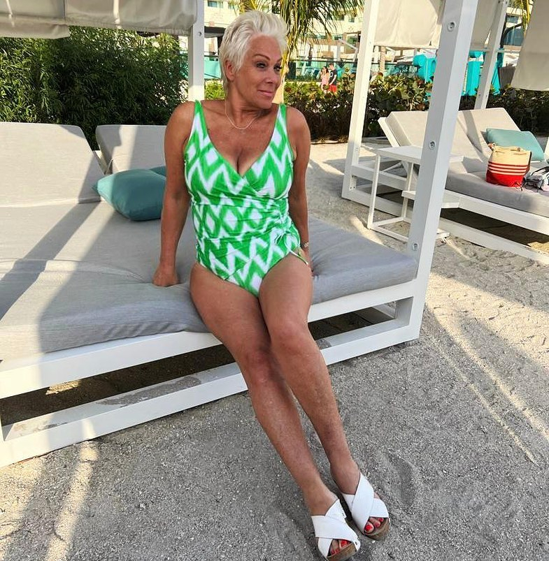 Denise Welch looked incredible as she posed up a storm in her swimsuit