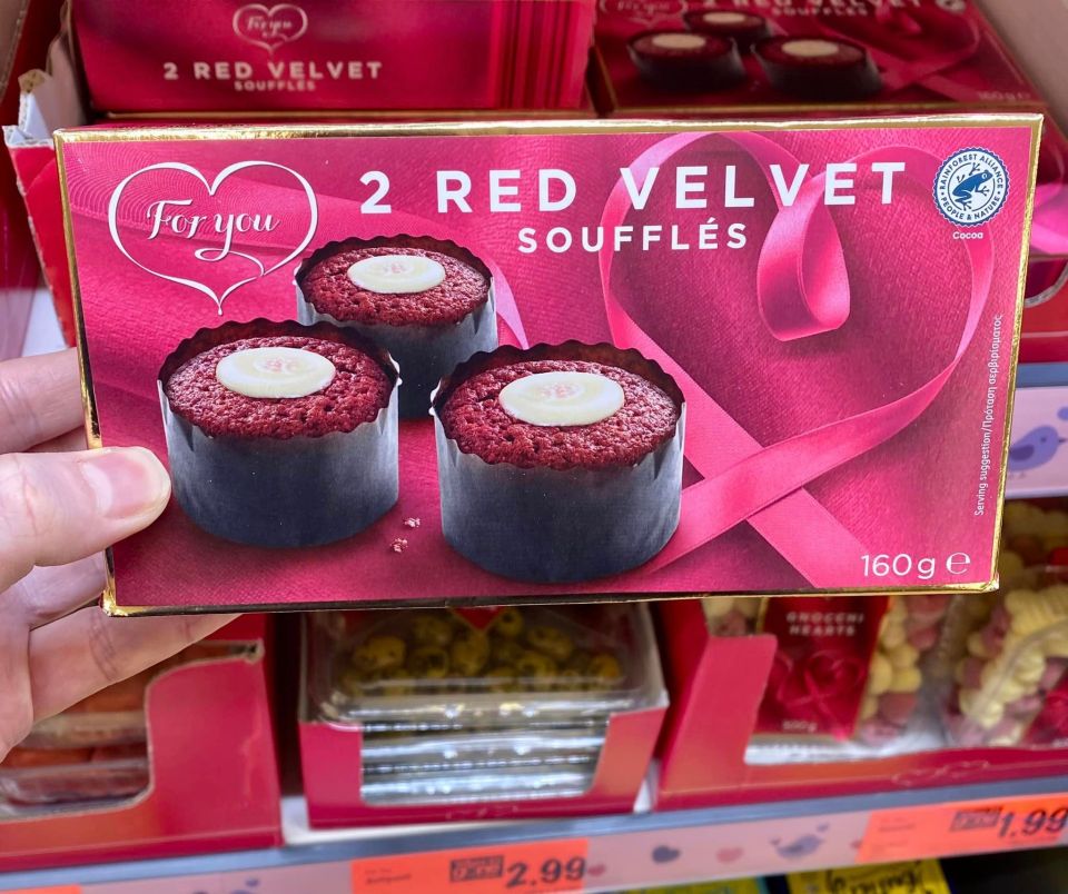 Another peculiar feature of the Lidl range is the picture of three Red Velvet Souffles on the packaging for two Red Velvet Souffles