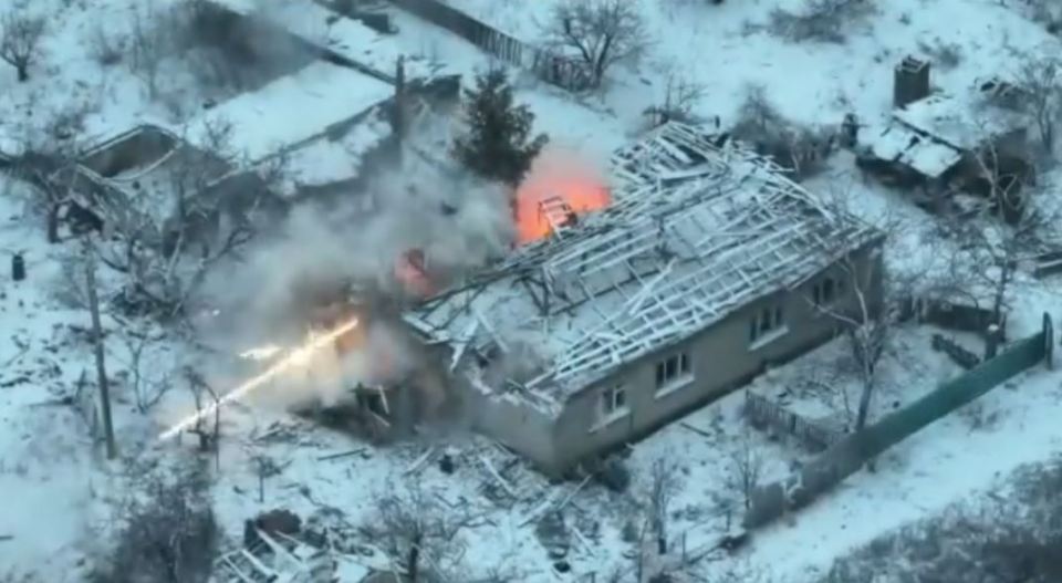 Footage shows a Ukrainian tank repeatedly striking the base