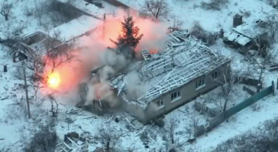 Footage shows a Wagner base in Bakhmut being blasted by Ukrainian troops