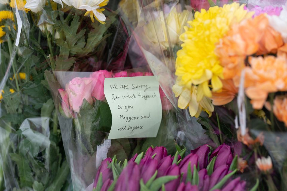 A note outside the house in Milton Keynes, Buckinghamshire