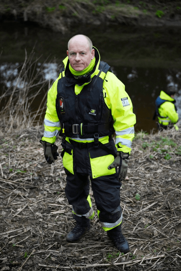 Dive expert Peter Faulding led a sonar search for the mum