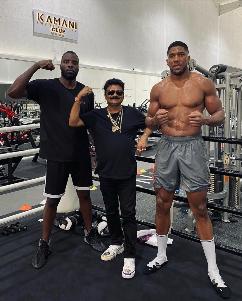 Lawrence Okolie in Umar Kamani's gym with Anthony Joshua