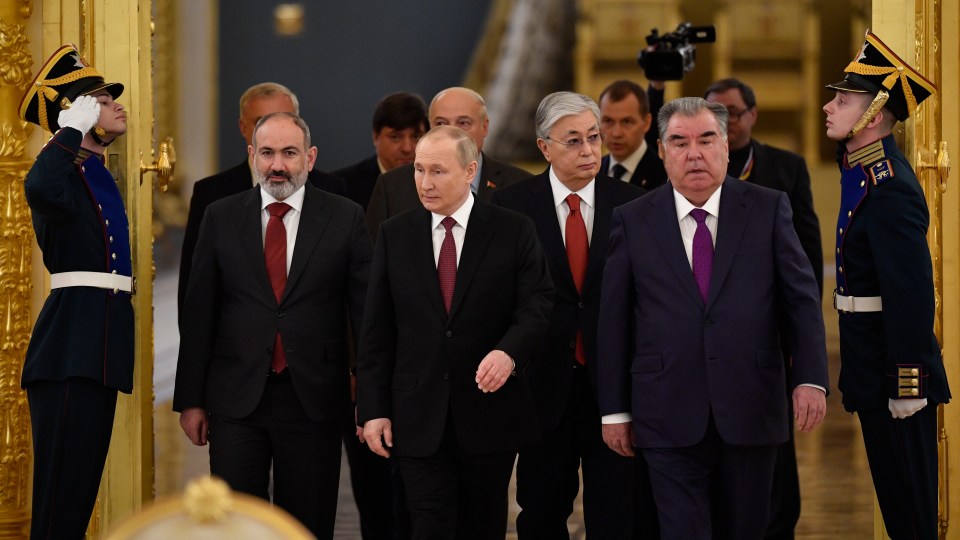 Vladimir Putin with (from left) Armenian Prime Minister Nikol Pashinyan, Kazakhstan’s President Kassym-Jomart Tokayev and Tajikistan’s President Emomali Rahmon