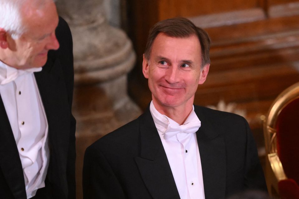 Chancellor Jeremy Hunt is drawing up a gloomy package with little giveaways