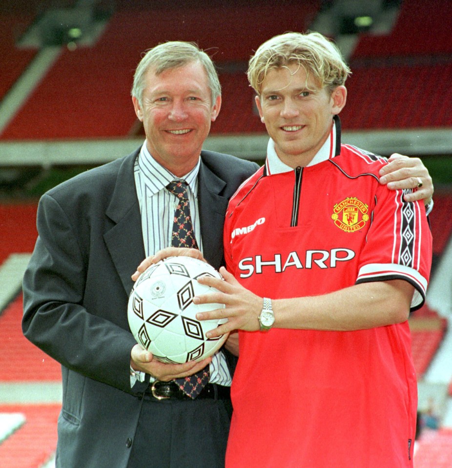 Jesper Blomqvist posing with Sir Alex Ferguson after signing for Man Utd