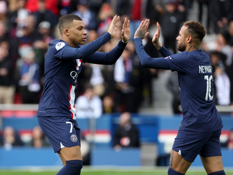 Neymar celebrates his goal against Lille with Mbappe.