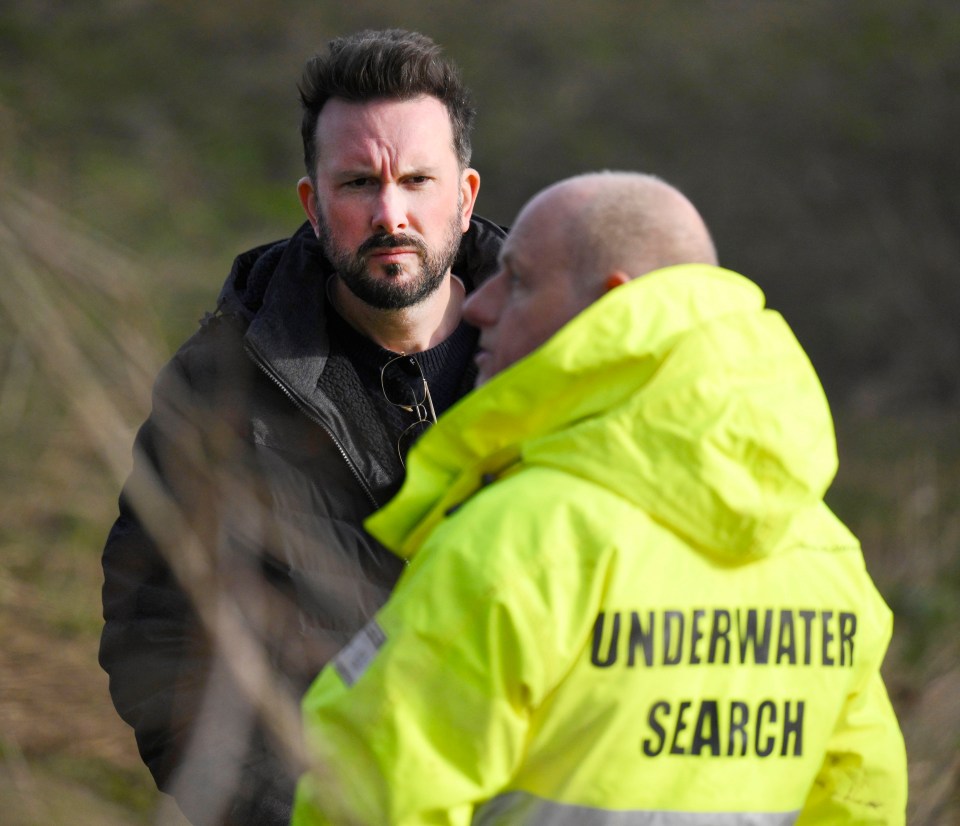 Paul Ansell, the partner of Nicola Bulley, views the spot on the river Wyre with forensic expert Peter Faulding