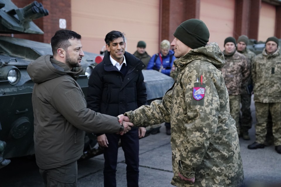 Zelensky and Sunak meet Ukrainian troops being trained to command Challenger 2 tanks