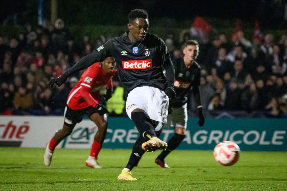 Folarin Balogun in action for Reims in the French Cup.