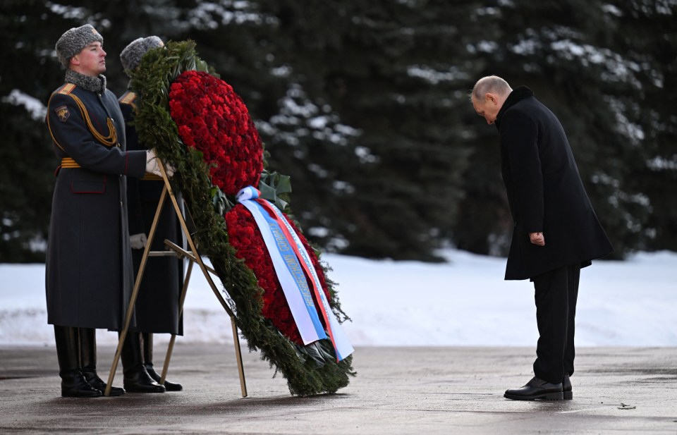 Putin took part in a wreath-laying ceremony in Moscow