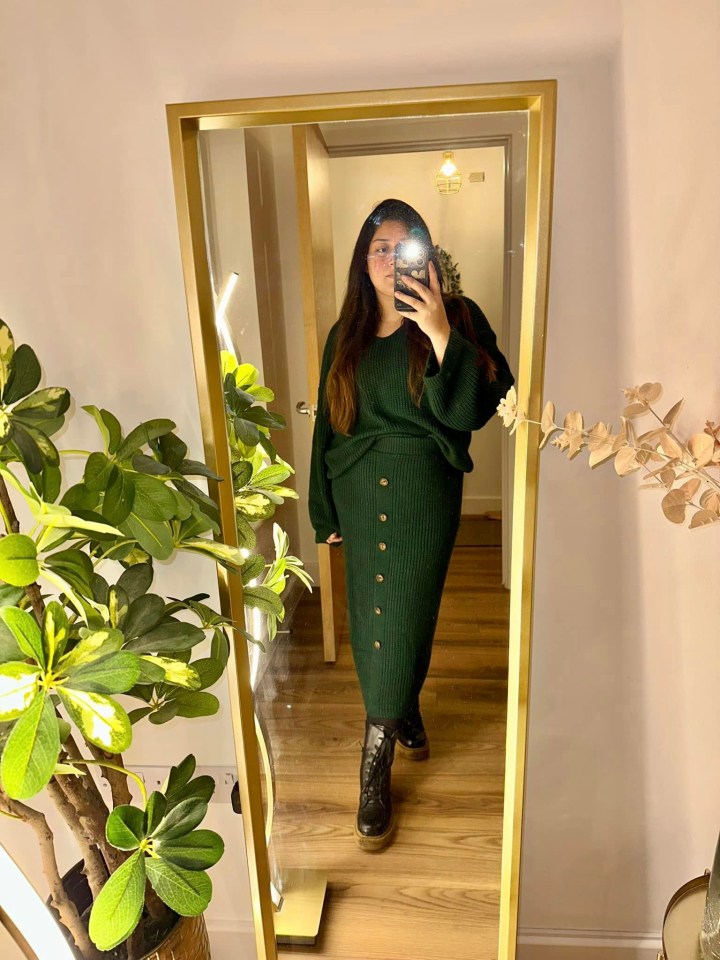 Lubna Mahmood shared a snap of herself wearing the dark green ‘Drop Shoulder Jumper & Button Detail Knit Skirt’ from the fast-fashion chain