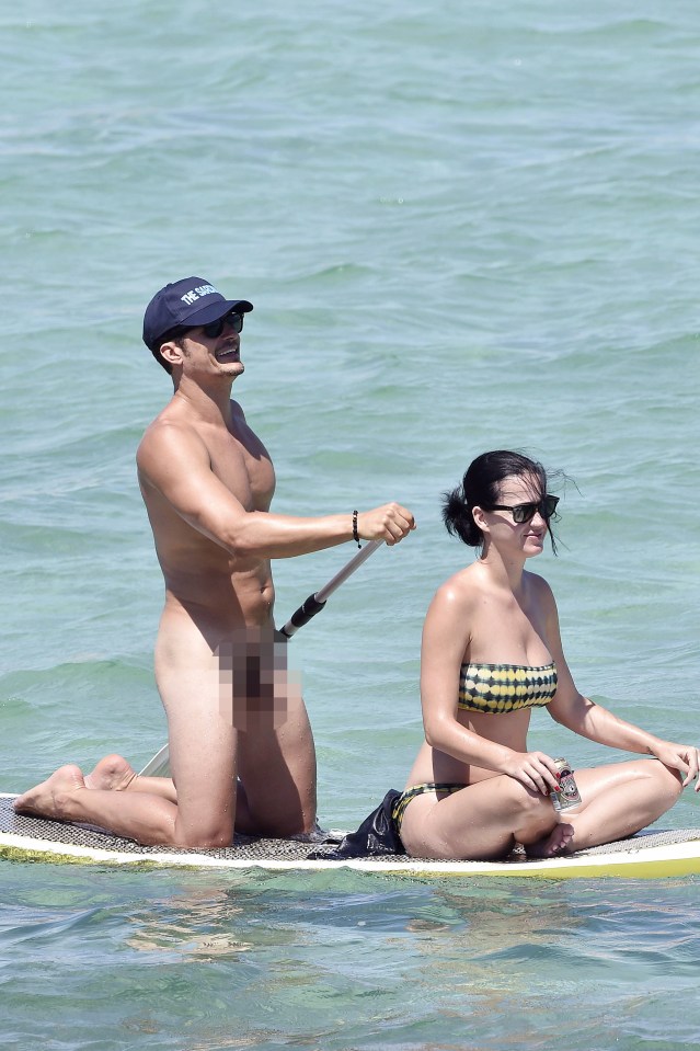 Orlando tries out naked paddleboarding with Katy Perry in 2016