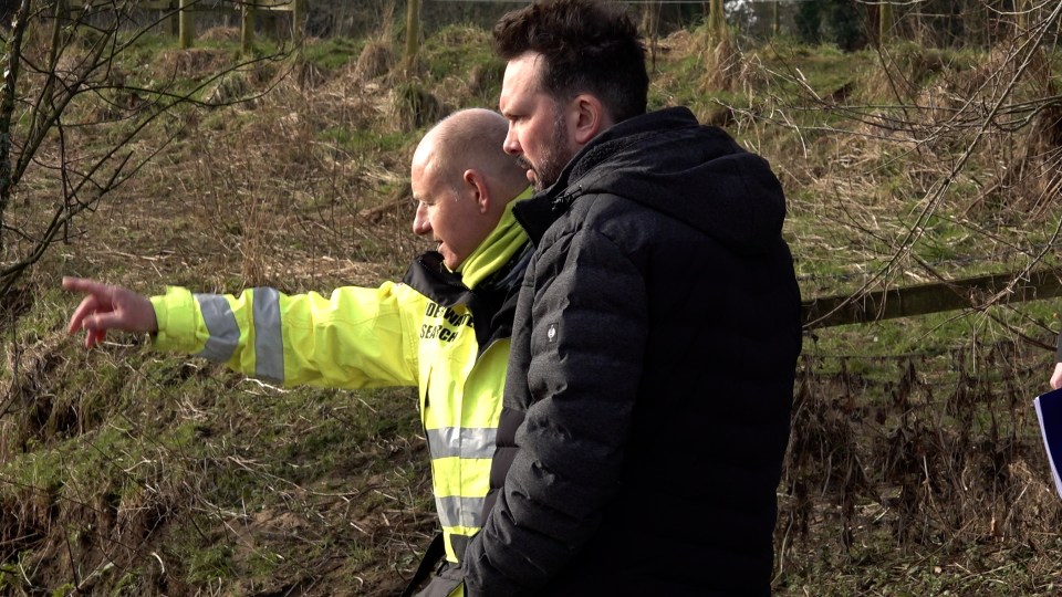 Peter Faulding with Nicola Bulley’s partner during the search