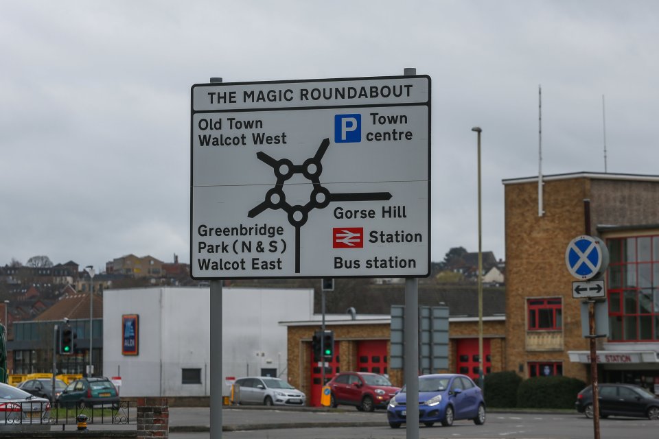 It is made up of one central roundabout, with each exit featuring a mini roundabout